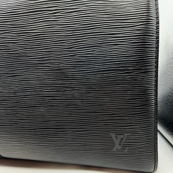 Louis Vuitton AUTHENTIC Epi Keepall 50 PreLoved - Picture 6 of 17